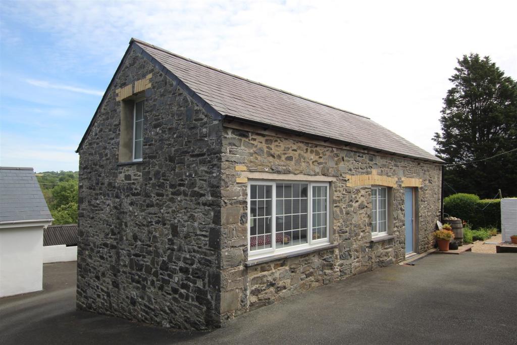 cottage 2nd.JPG