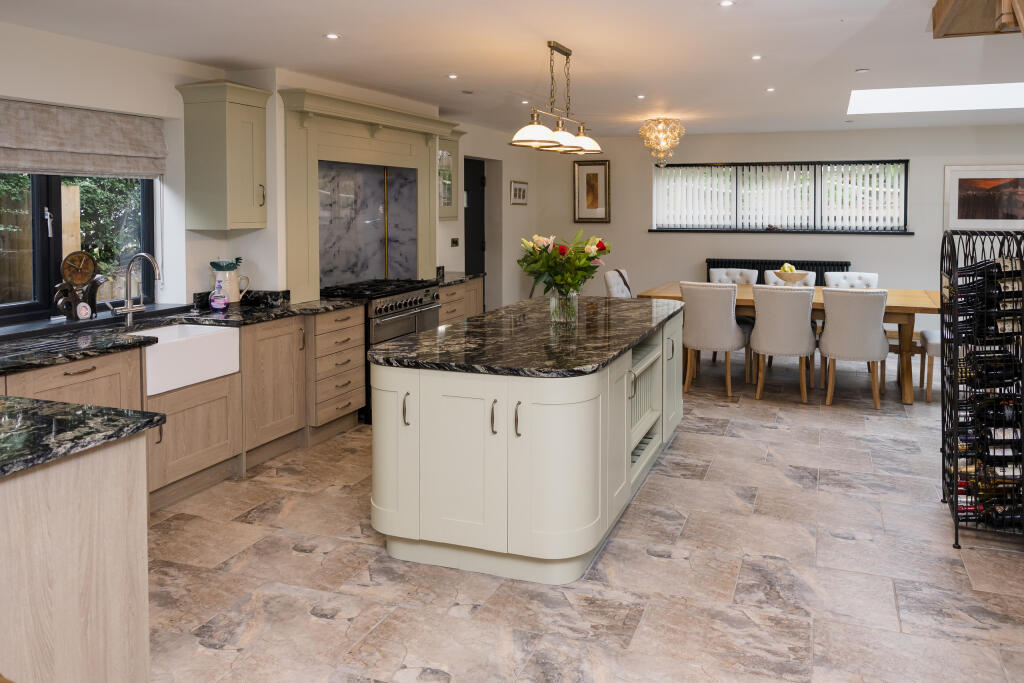 2025-08-07 WALKER &amp; LEWIS-CEFN-8