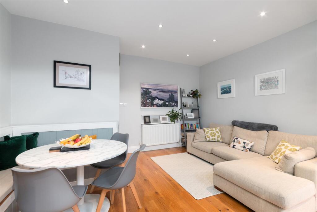 Kitchen &amp; Family Room