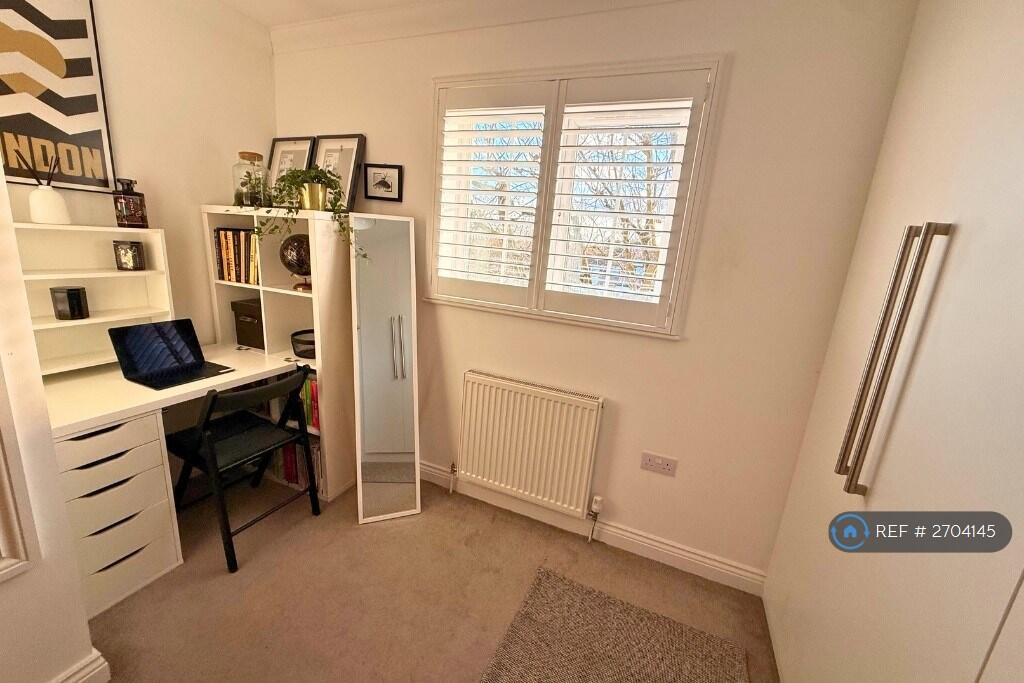 Bedroom 2 / Study