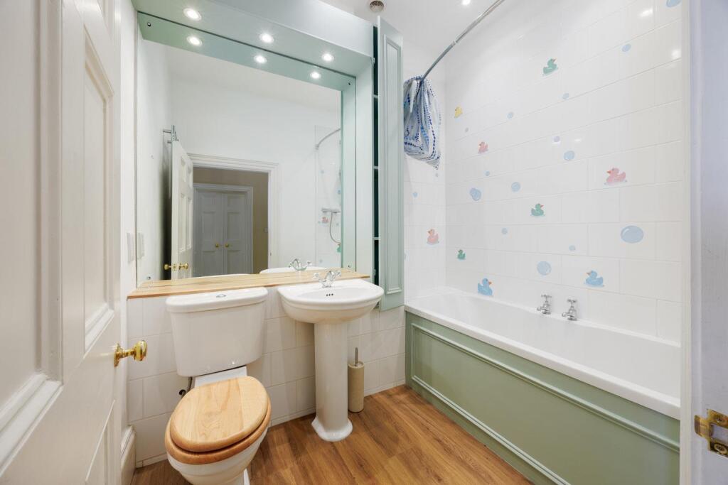 Eggleshope House East_046_web.jpg