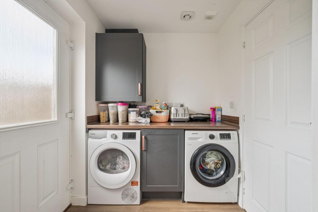 Kitchen / Dining Area