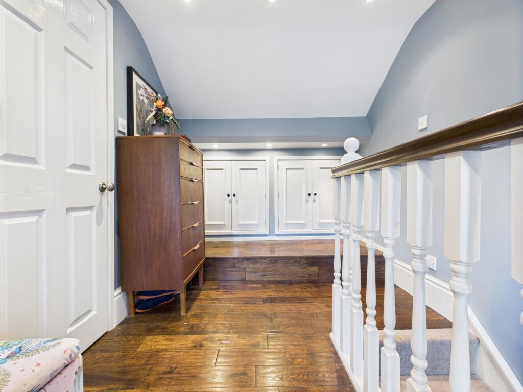 CAM03729G0-PR0080-STILL029