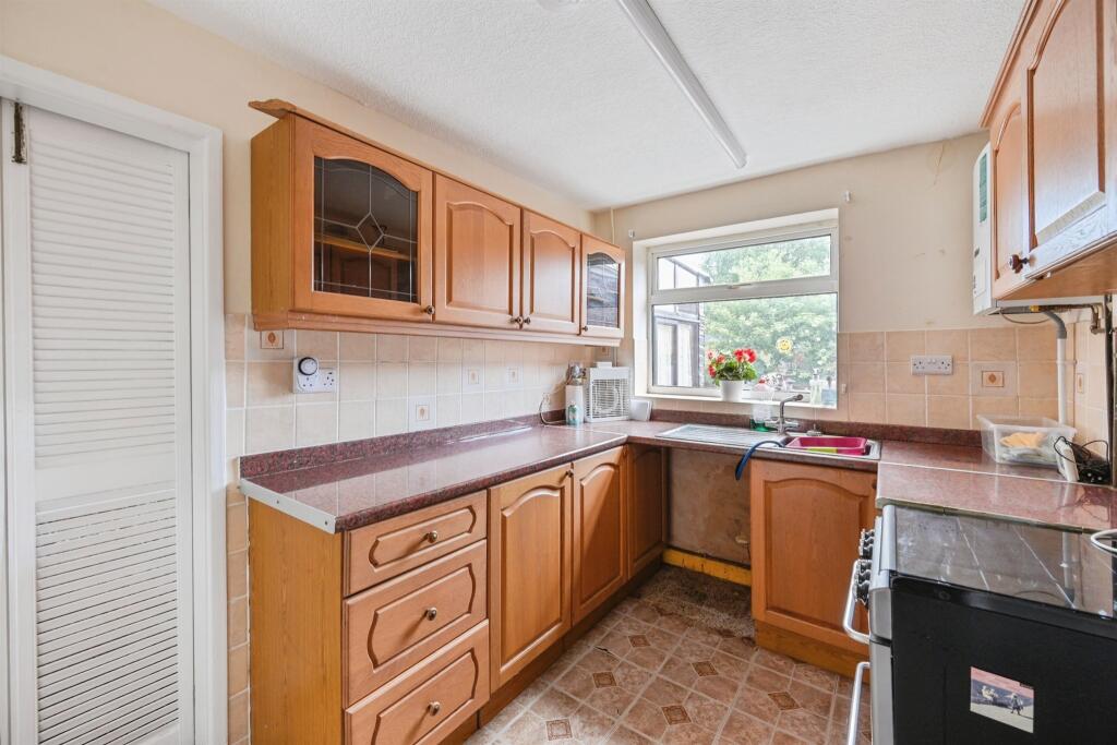 Kitchen: