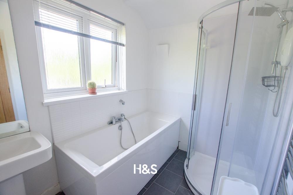 103 cropthorne road - bathroom.jpg