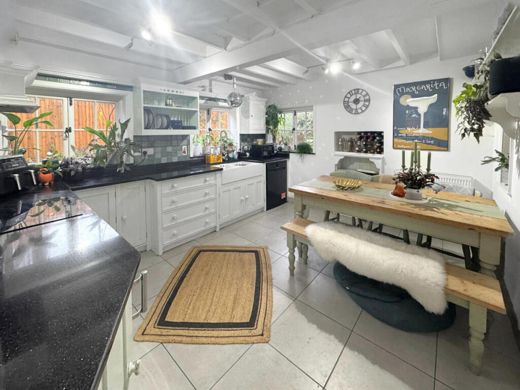 Portsmouth Road, Cobham, KT11
