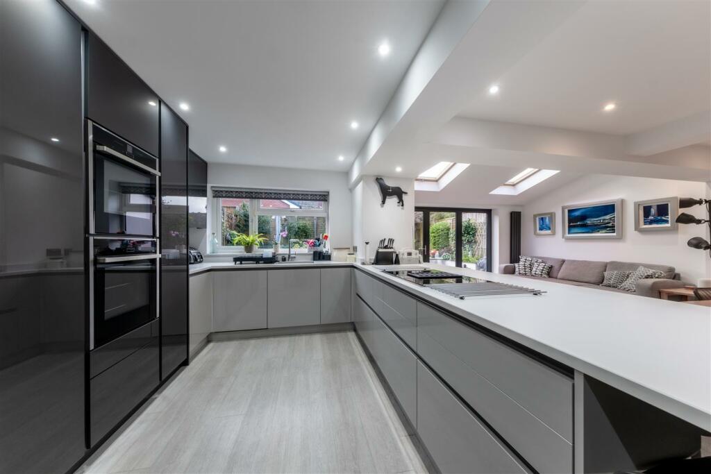 17 Kingfisher Grove-001.jpg