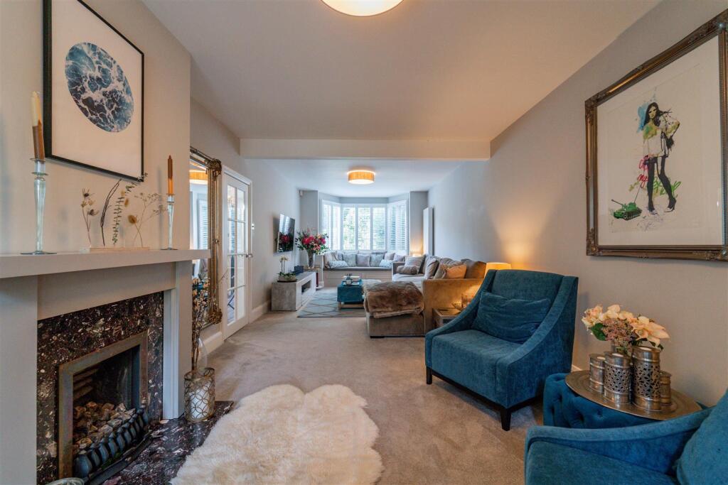 Lounge/ Reception Room