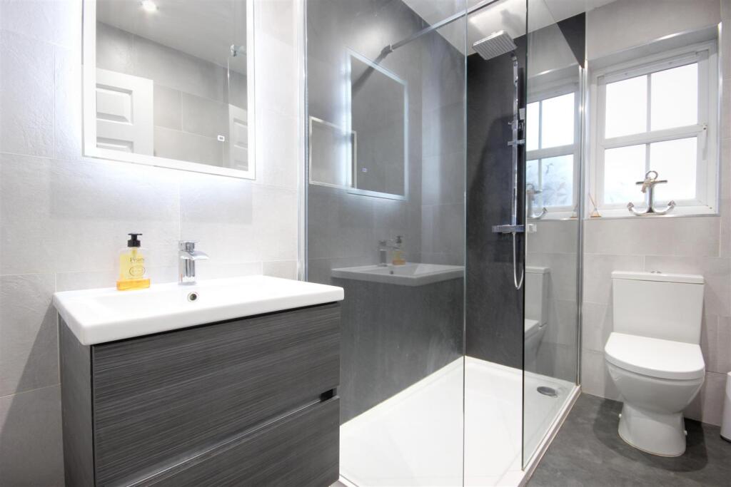 SHOWER ROOM/W.C.