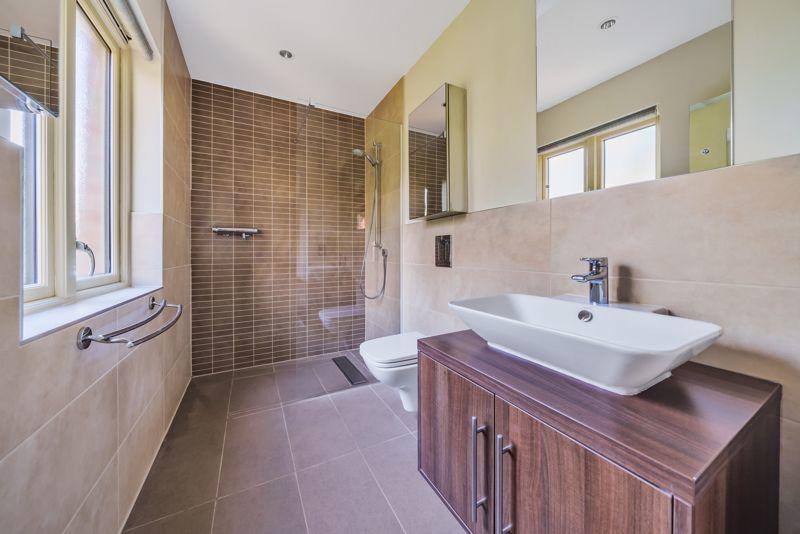 Ensuite shower room to master bedroom