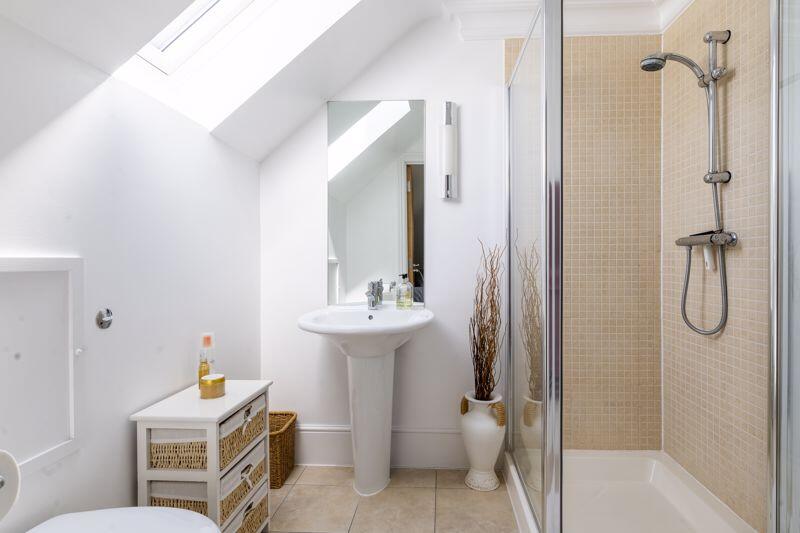 Bedroom 2 En Suite - Photo 9