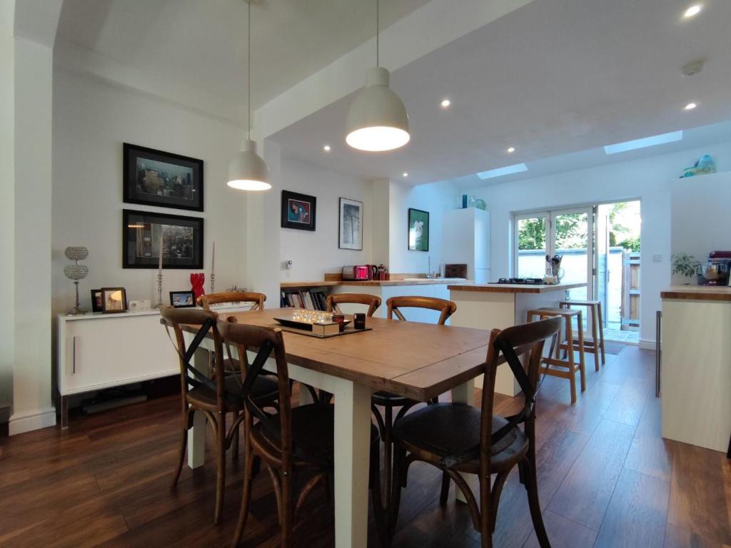 Dining Kitchen Area