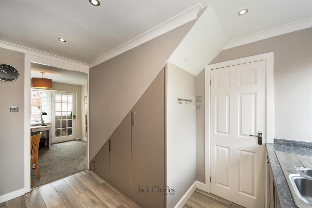 8 Twyford Rd, TN11 0HJ 006.jpg