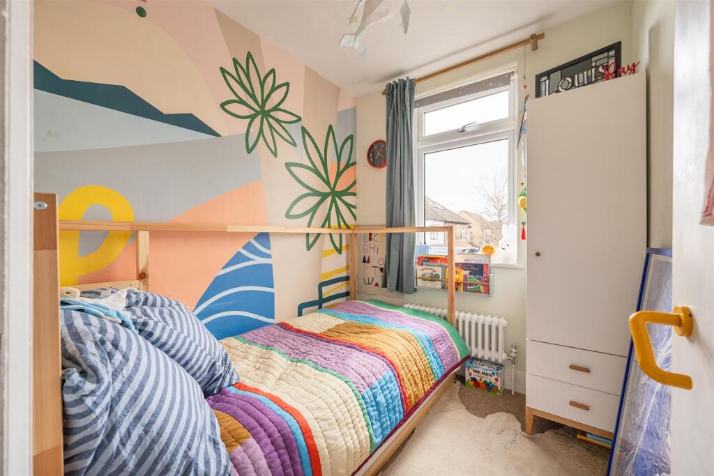 Longfellow Road E17