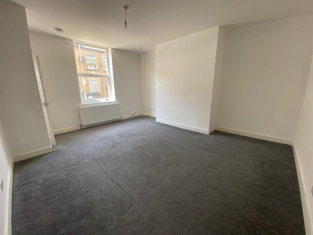 LIVING ROOM.jpg