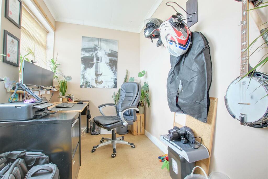 BEDROOM 4 (FRONT)