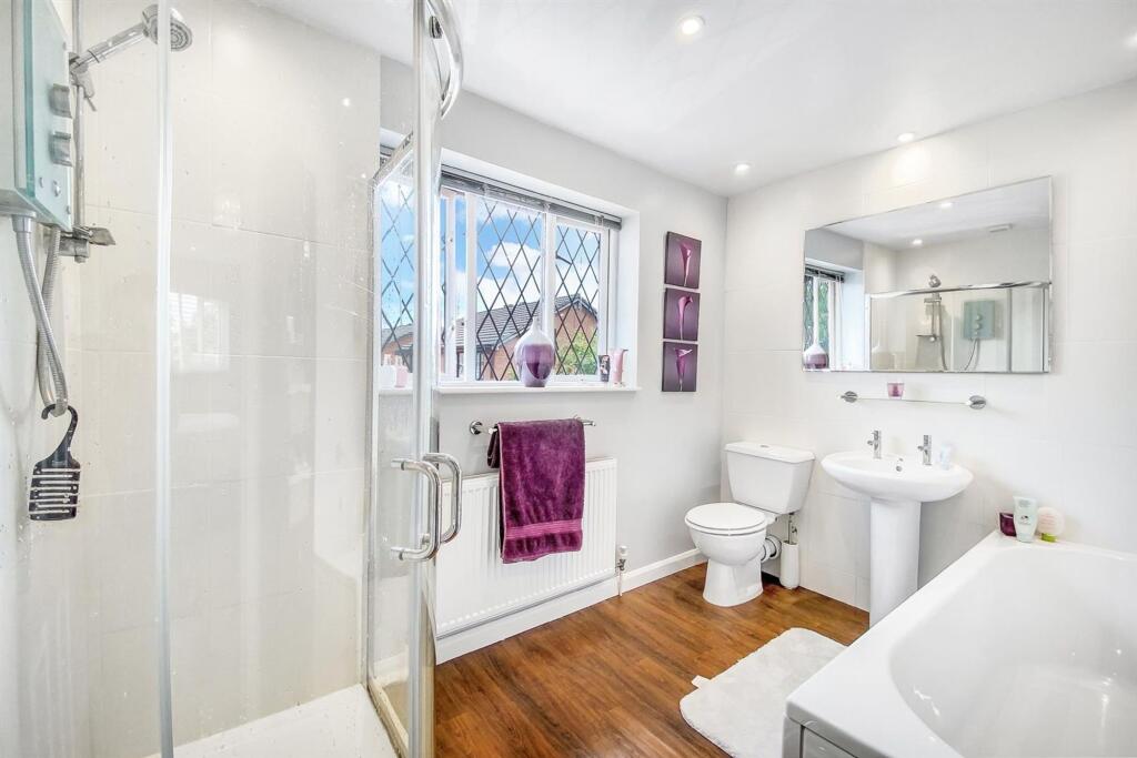 Ensuite Bath/Shower Room