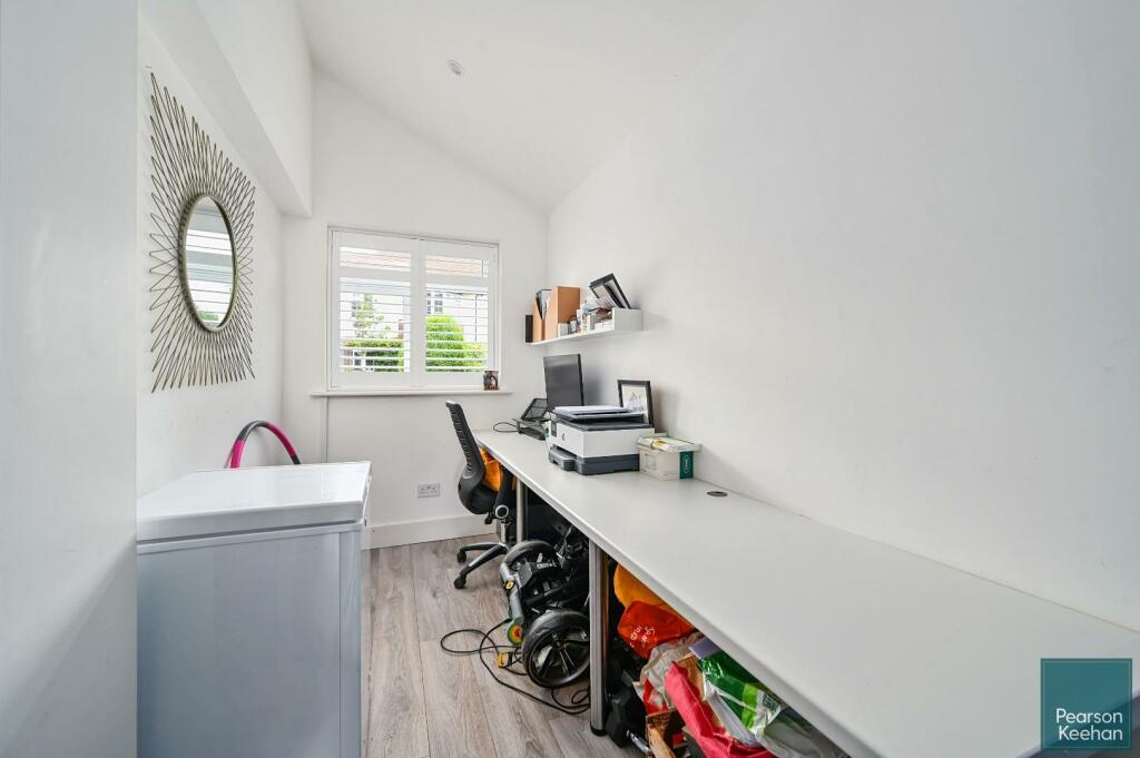 10 Glastonbury Road, BN3 (14).jpg