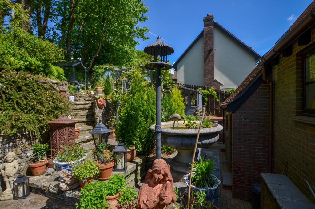 To Book A Viewing Call TPS Lostwithiel on 01208 87