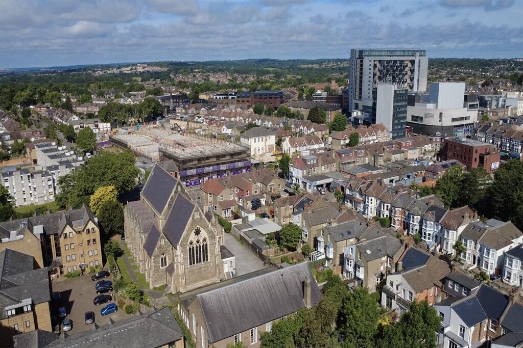 Ideally located in North Finchley with excellent transport links to central London and beyond