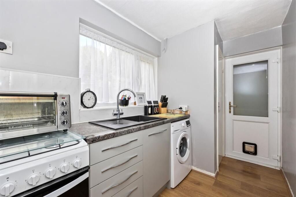 Poplar Avenue 163 KITCHEN.jpeg