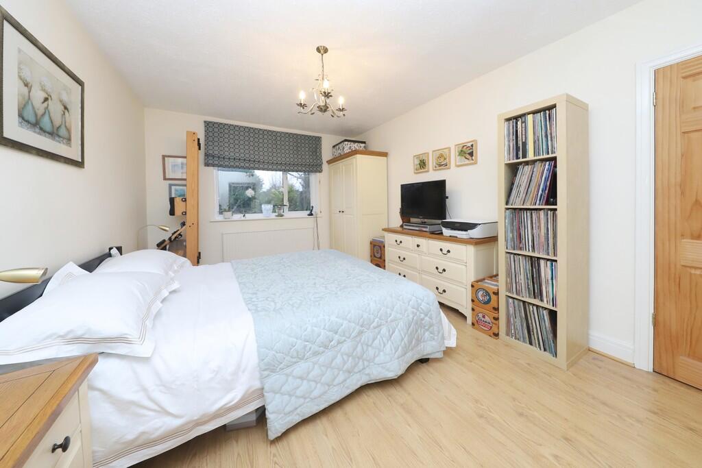19 Cannonbury Ave...
