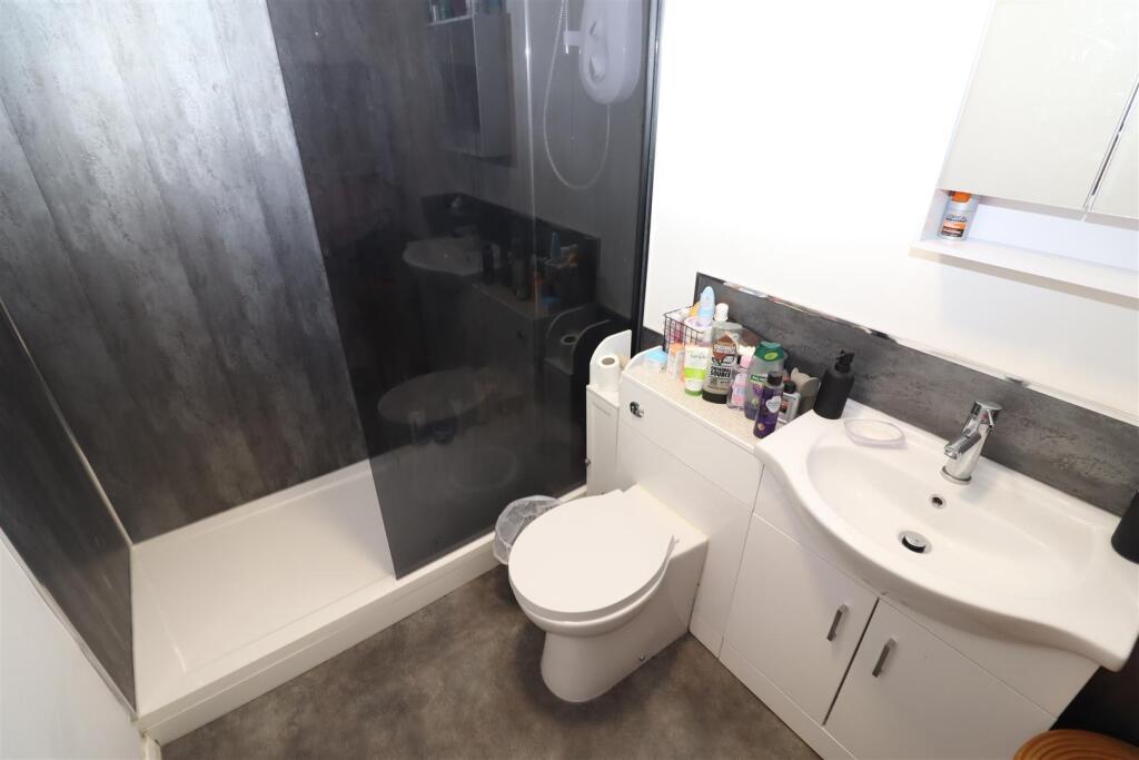 Shower Room / WC