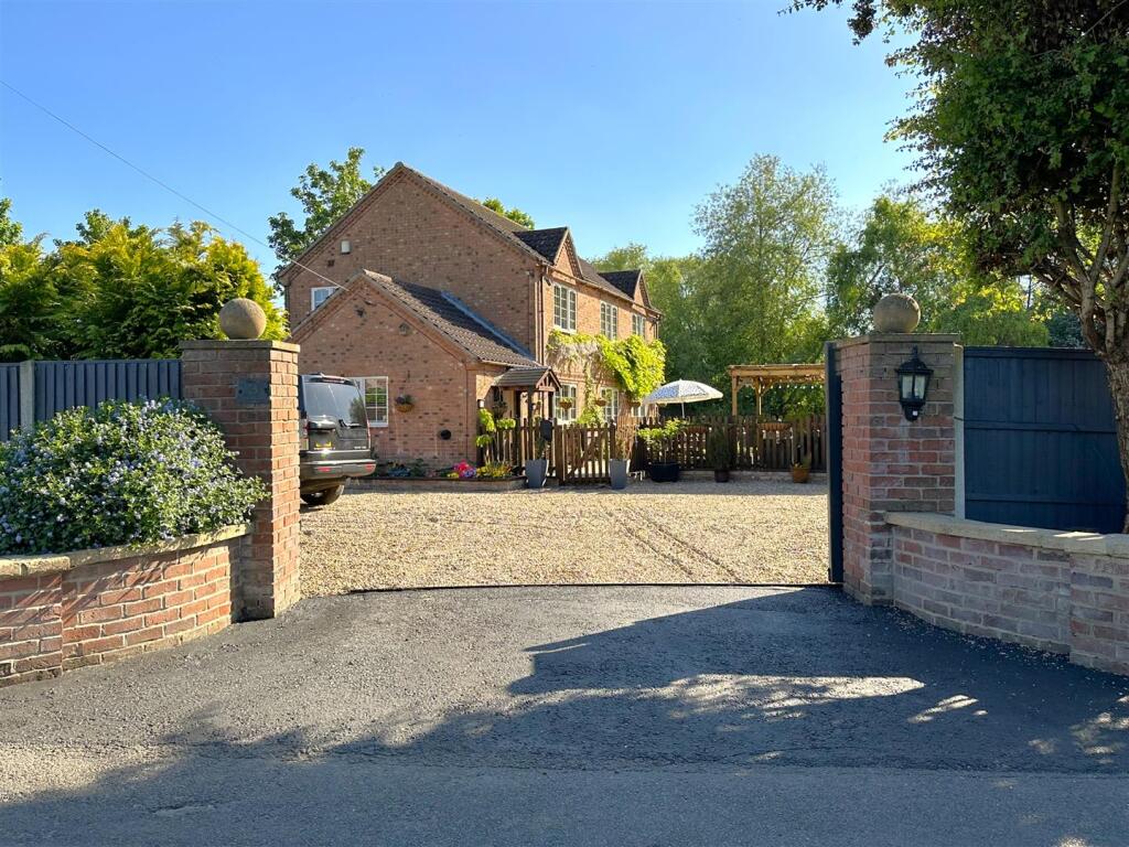 Electric Gated Entrance &amp; Side Elevation 345