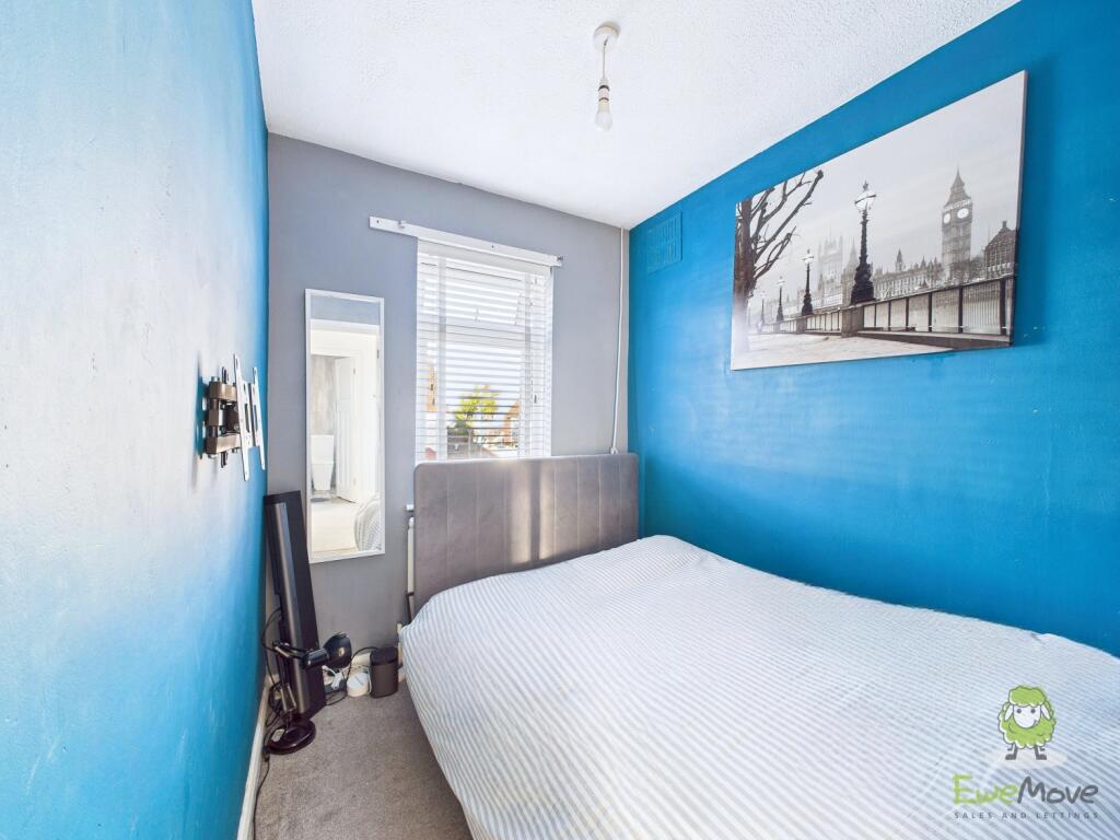 CAM01543G0-PR0164-STILL027