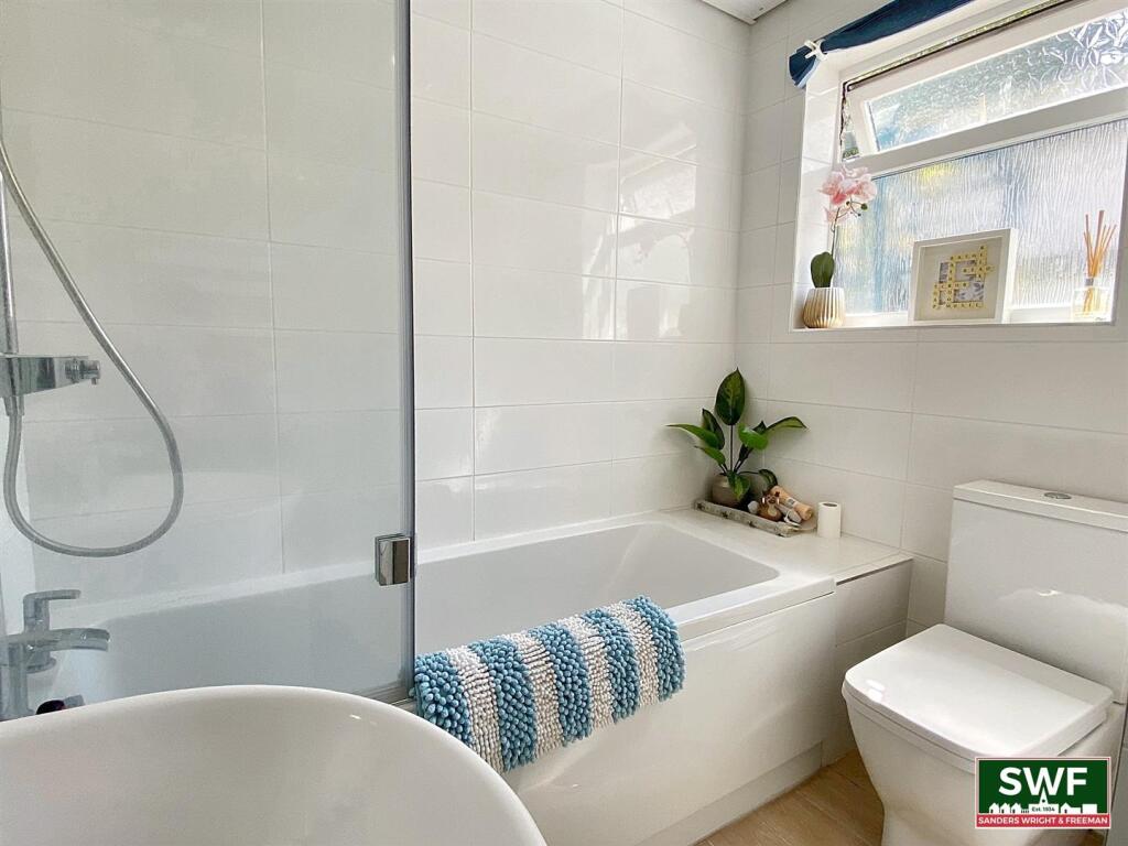 Bathroom1.jpg
