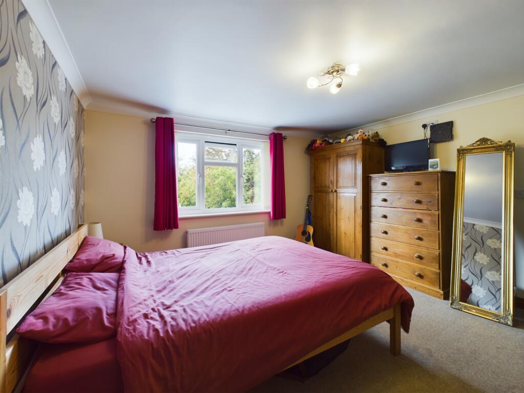 CAM03162G0-PR0165-STILL026 (1)