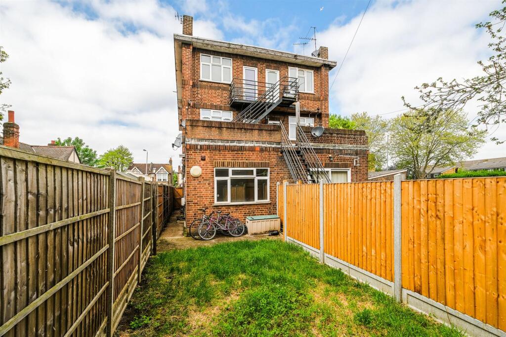 Chingford Mount road_2-18_web.jpg