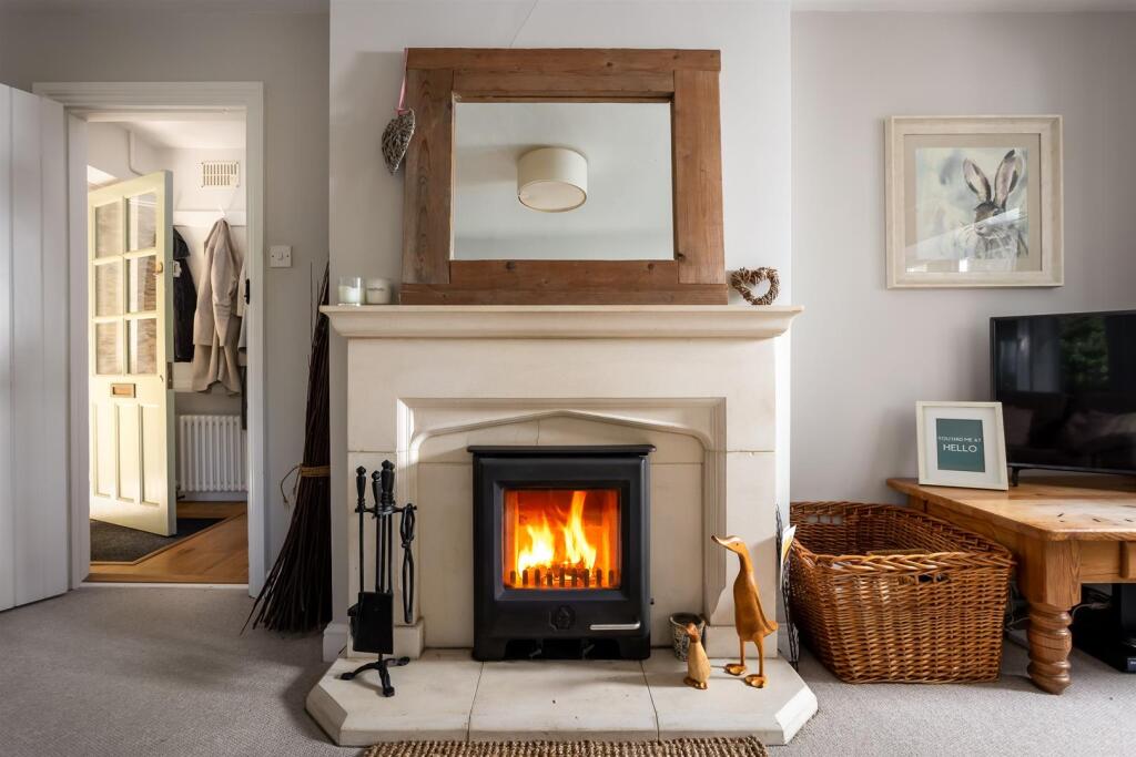 21 - Hilary Cottage - GL7 4HT - Web.jpg