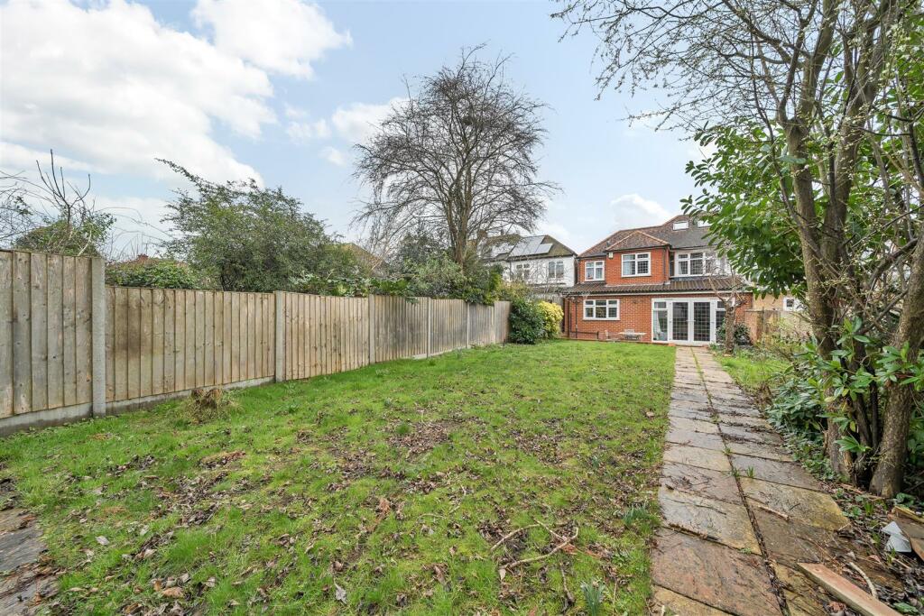 Garden with rear elavation.jpg