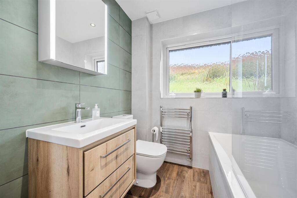 Saxton Mee 11 Ashopton Drive 0003.jpg