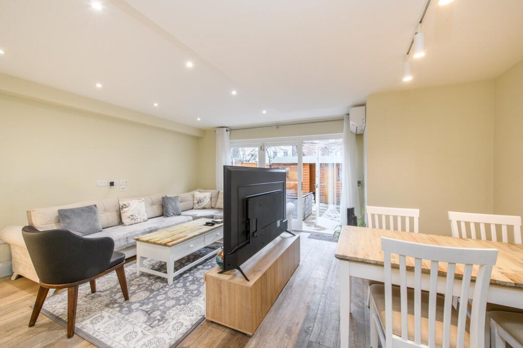 Tv / Dining
