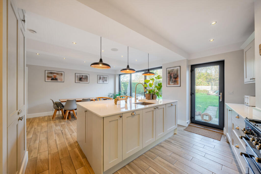 1387842-6-693ace9...