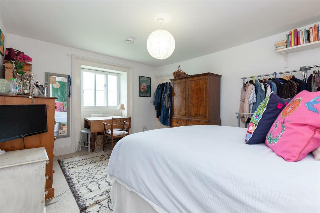 Master Bedroom 2.jpg