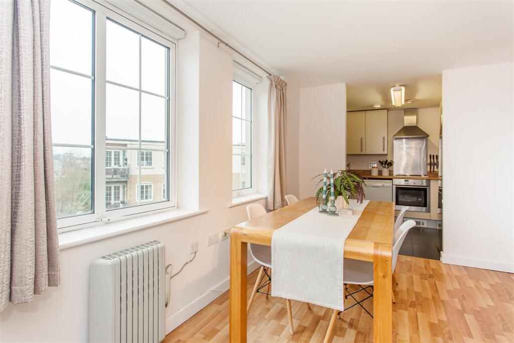 Dining area to kitchen