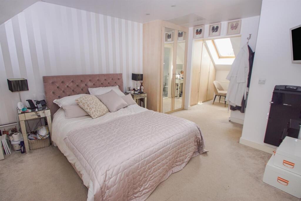 14 amesbury bed1 2025.JPG