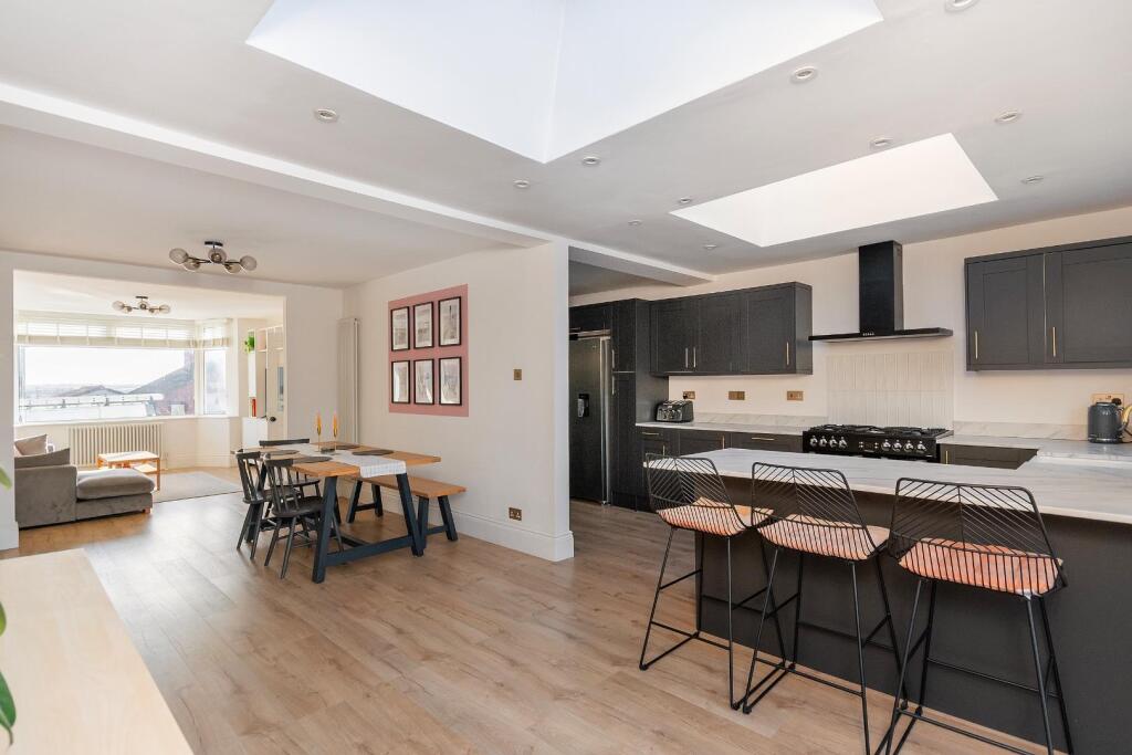 7L5RBD - Kitchen D.jpg