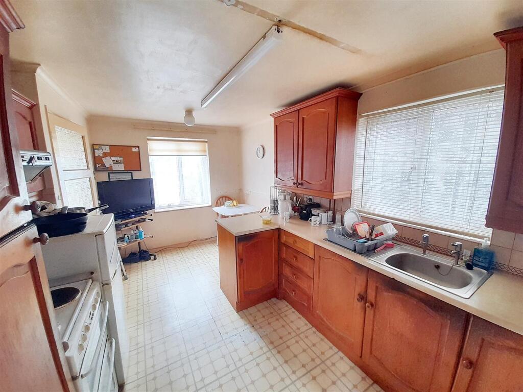 Kitchen / dining room