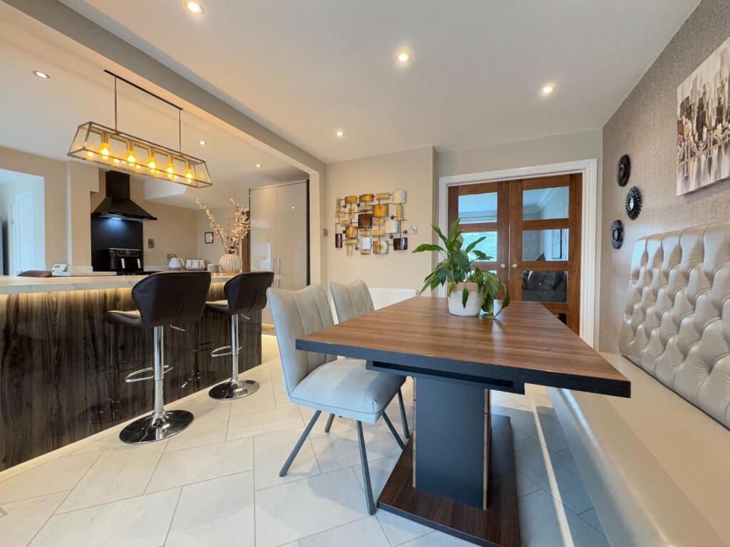 KITCHEN/DINER/FAMILY ROOM