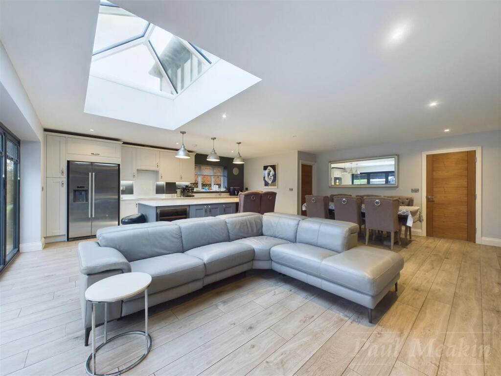 Open Plan Kitchen/ Dining Area