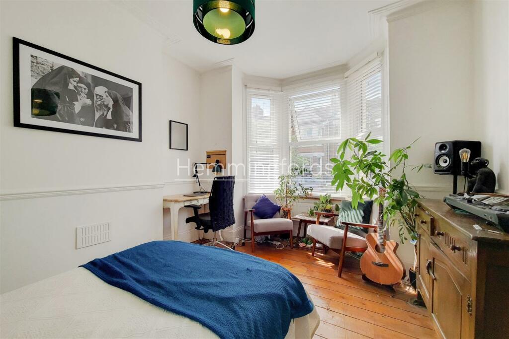 4_Main Bedroom-0.jpg