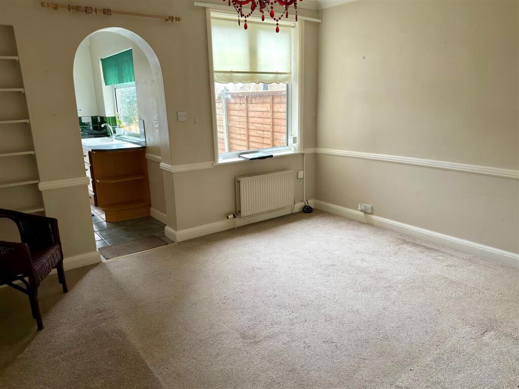DINING ROOM.jpg