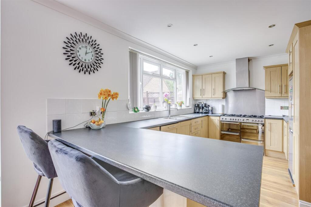 16 Wycombe Road, HP15 6RY-10.jpg