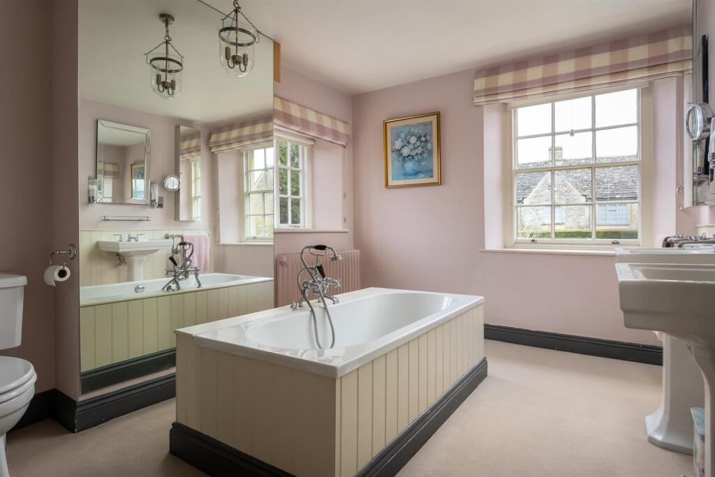 47 - Malt Cottage - GL7 5RY - Web.jpg