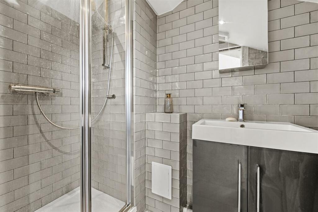 TOP FLOOR FLAT 39 Fitzroy Road   - HpkAQhxxOiiddvq