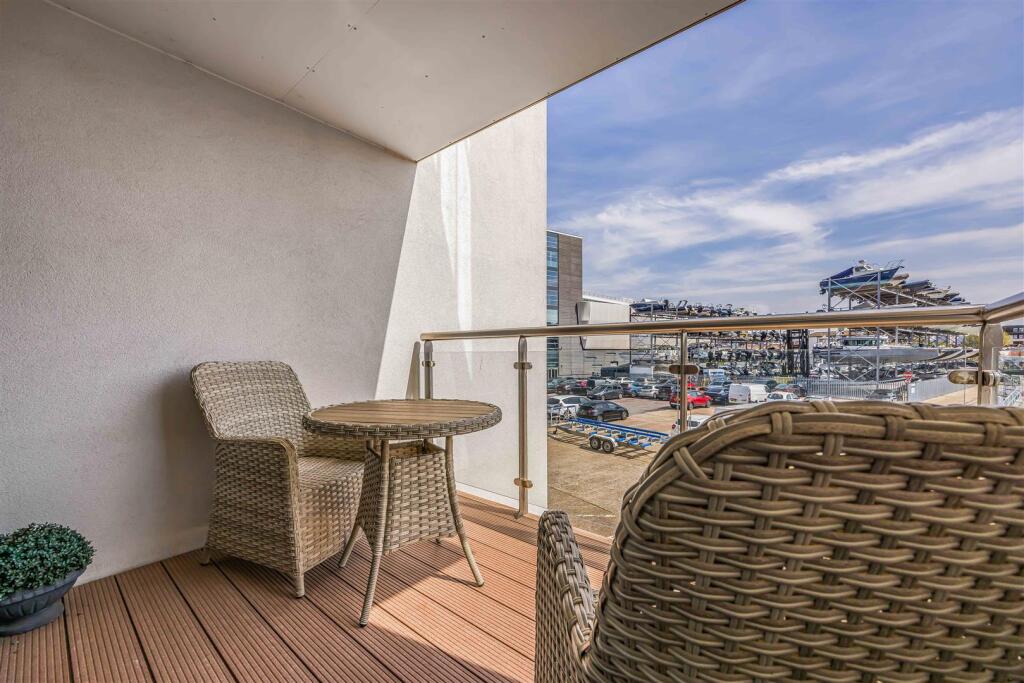 16 Seagers Court, Old Portsmouth-Small-PorticoMark